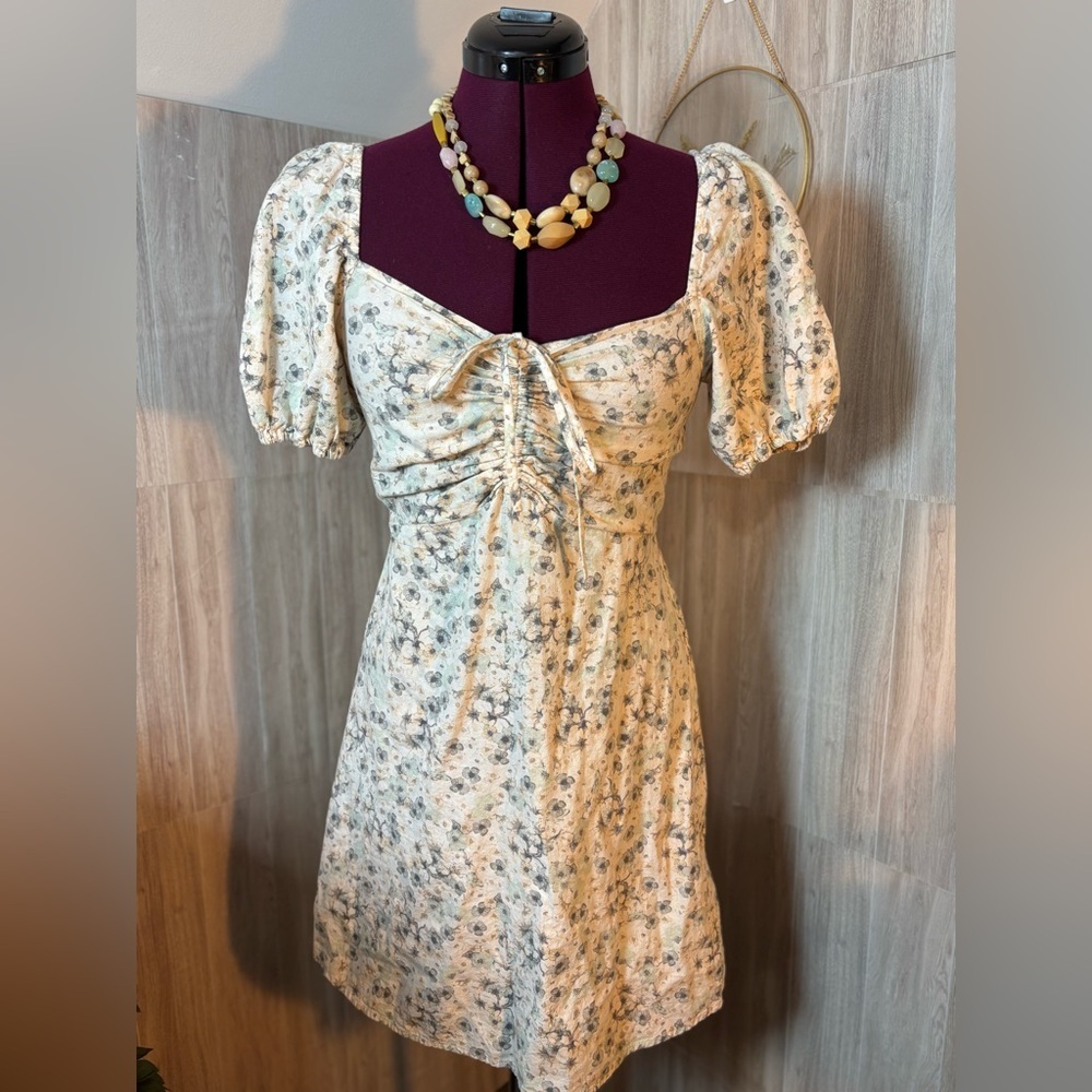 H&M Floral Puff Sleeve Mini Cream Floral Ruched Front Sweetheart Neckline